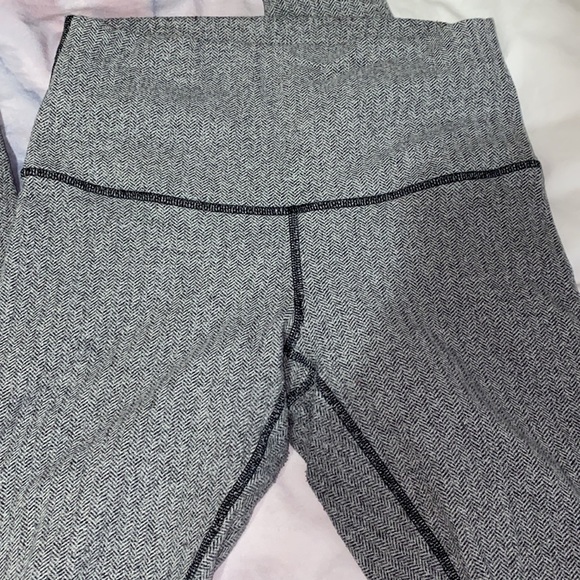 Lululemon wunder unders RARE - Picture 3 of 8